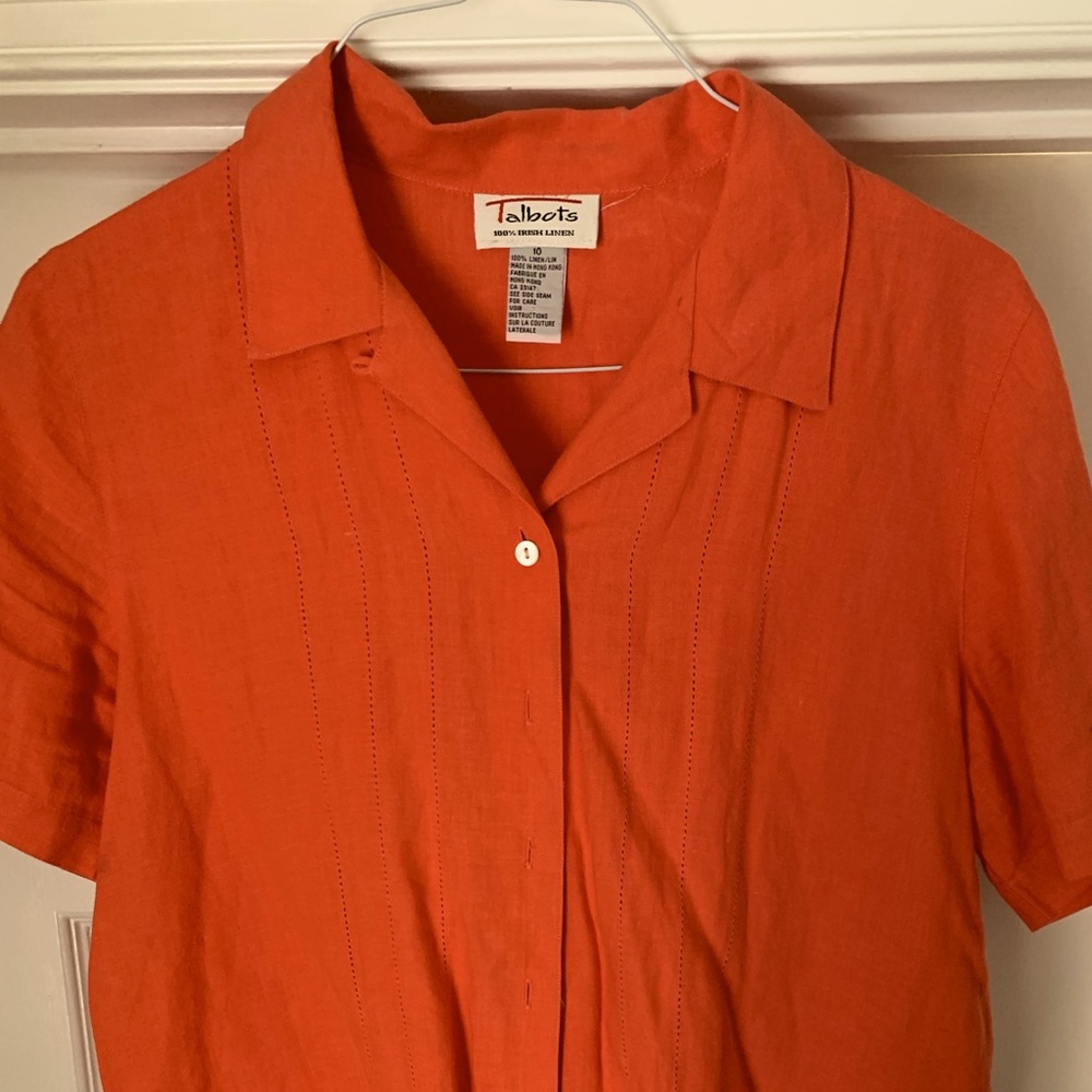 Linen Talbots short sleeved blouse with lovely detail.